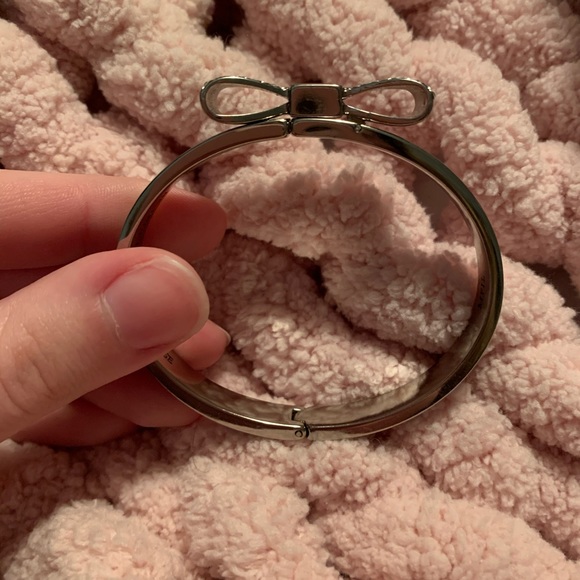 Adorable New Bow Bracelet - Picture 2 of 4